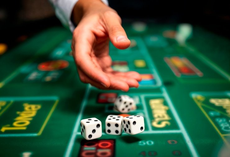 Antarmuka taruhan Monopoly Live dengan pilihan angka dan bonus di upinslot