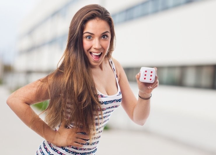 Studio live dealer Push Gaming dengan dealer profesional di meja baccarat